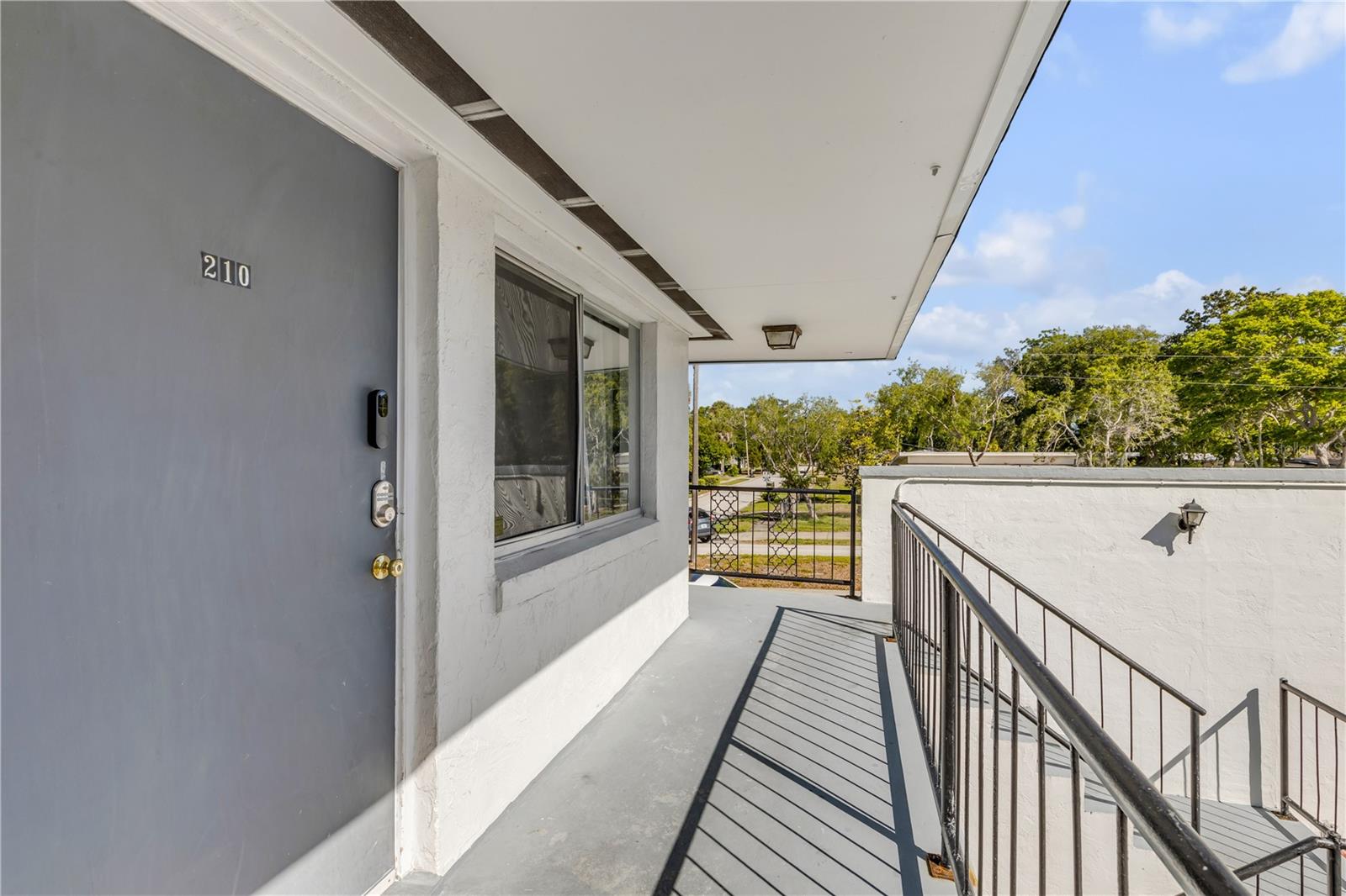 Image 5 of 27 For 303 Ridge Boulevard 2100