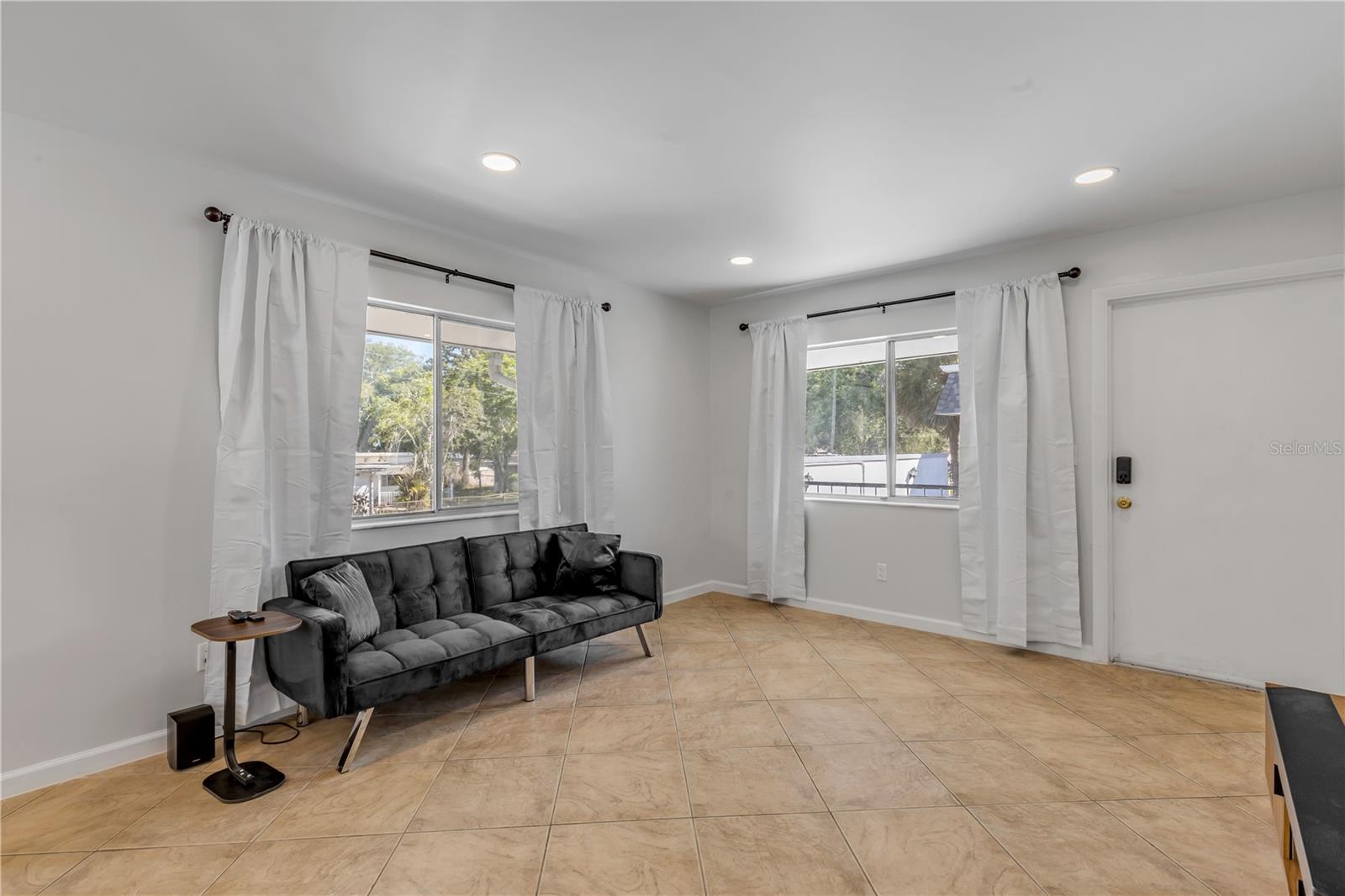 Image 6 of 27 For 303 Ridge Boulevard 2100