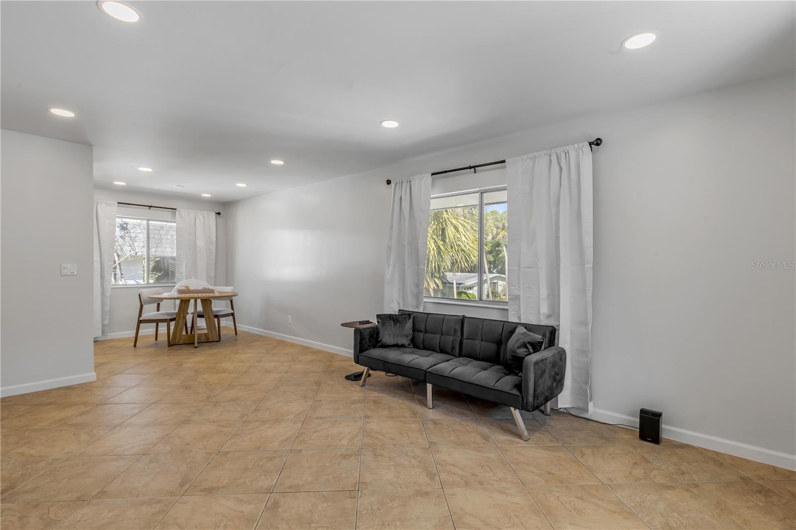 Image 7 of 27 For 303 Ridge Boulevard 2100