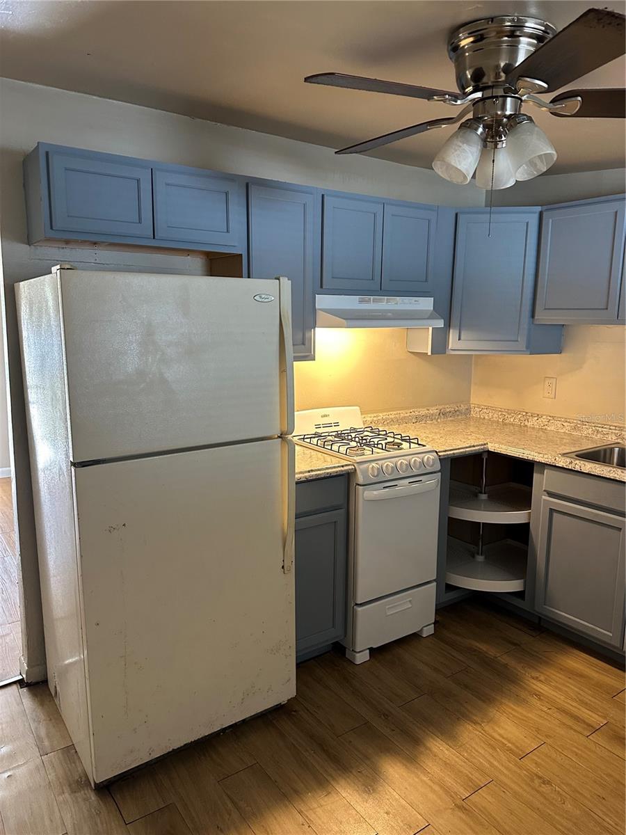 Image 3 of 11 For 1111 Willow Avenue