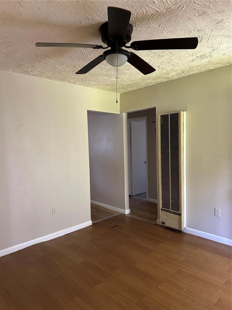 Image 4 of 11 For 1111 Willow Avenue