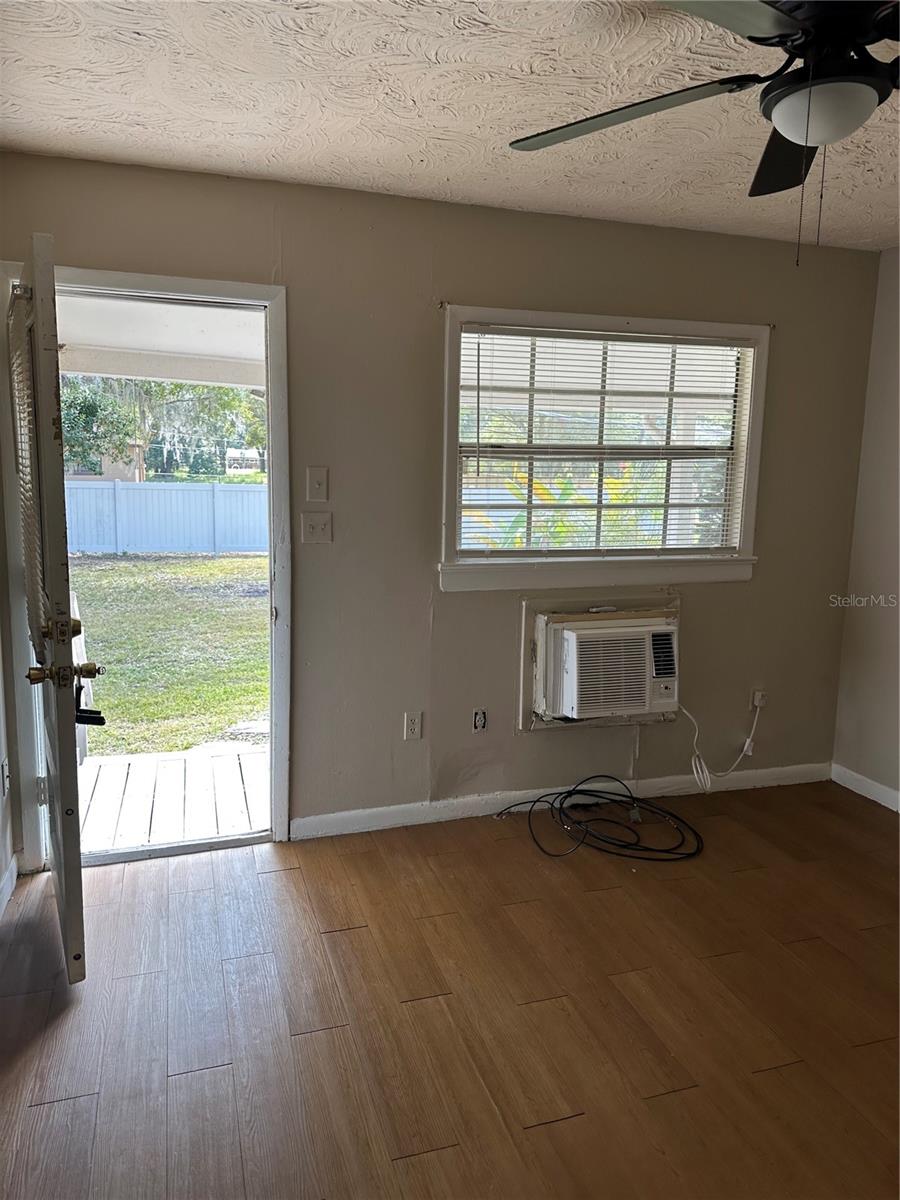 Image 8 of 11 For 1111 Willow Avenue