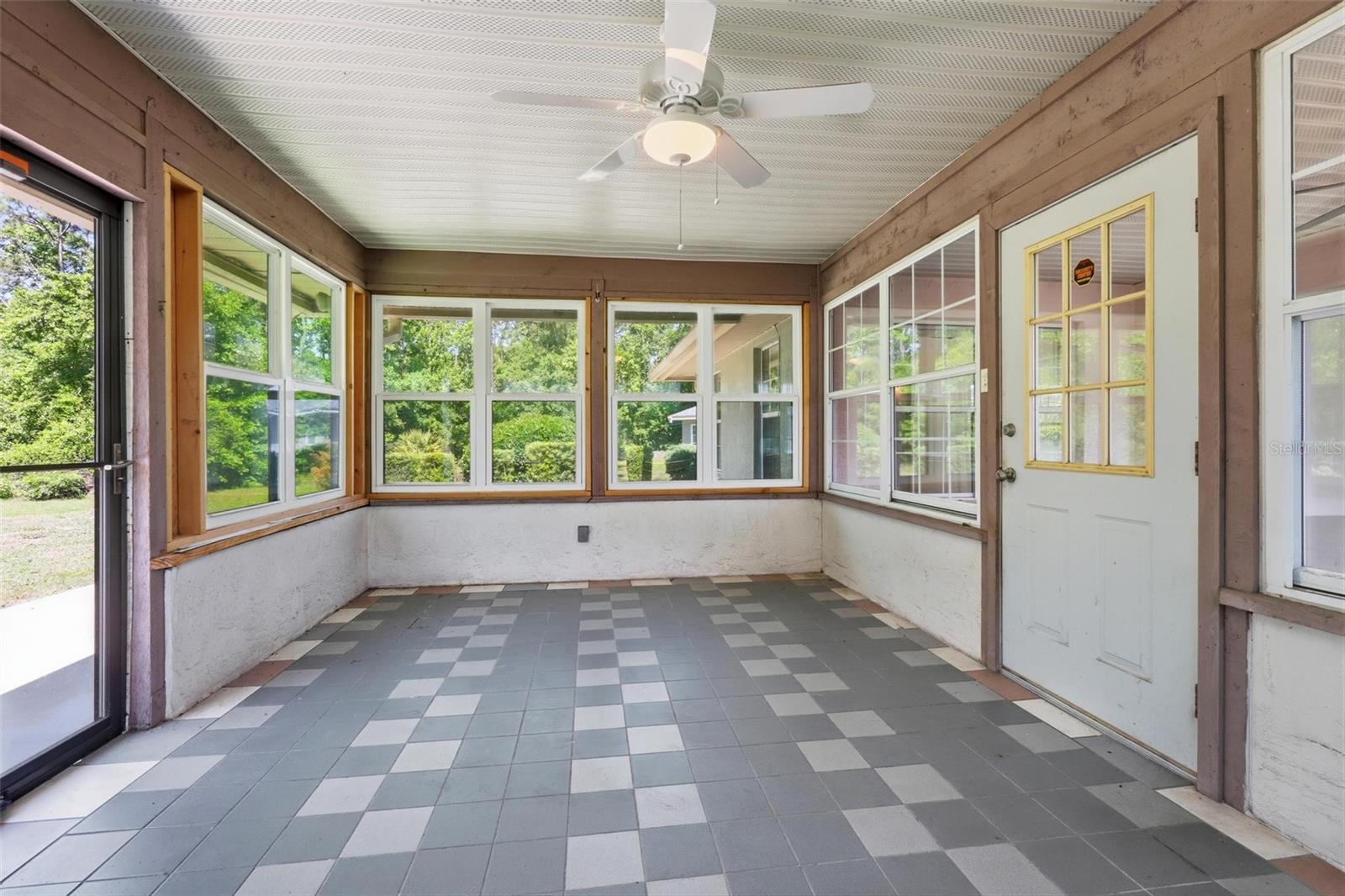 Image 14 of 16 For 317 Glenbriar Circle