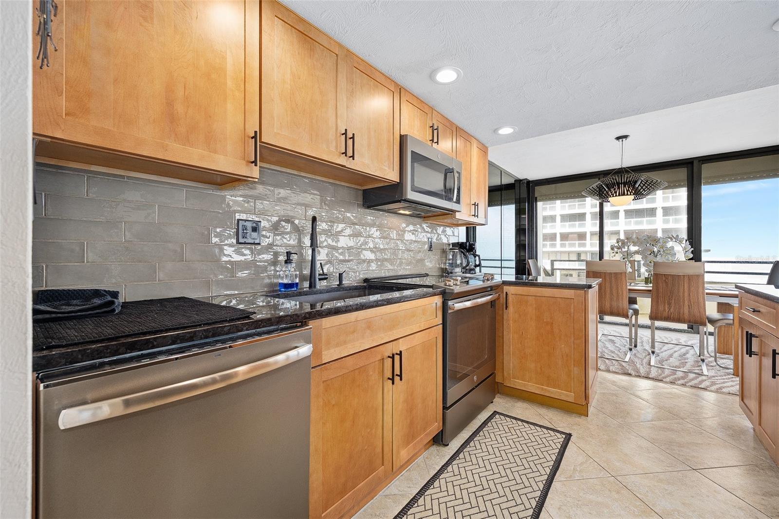 Image 17 of 68 For 2900 Atlantic Avenue 1501