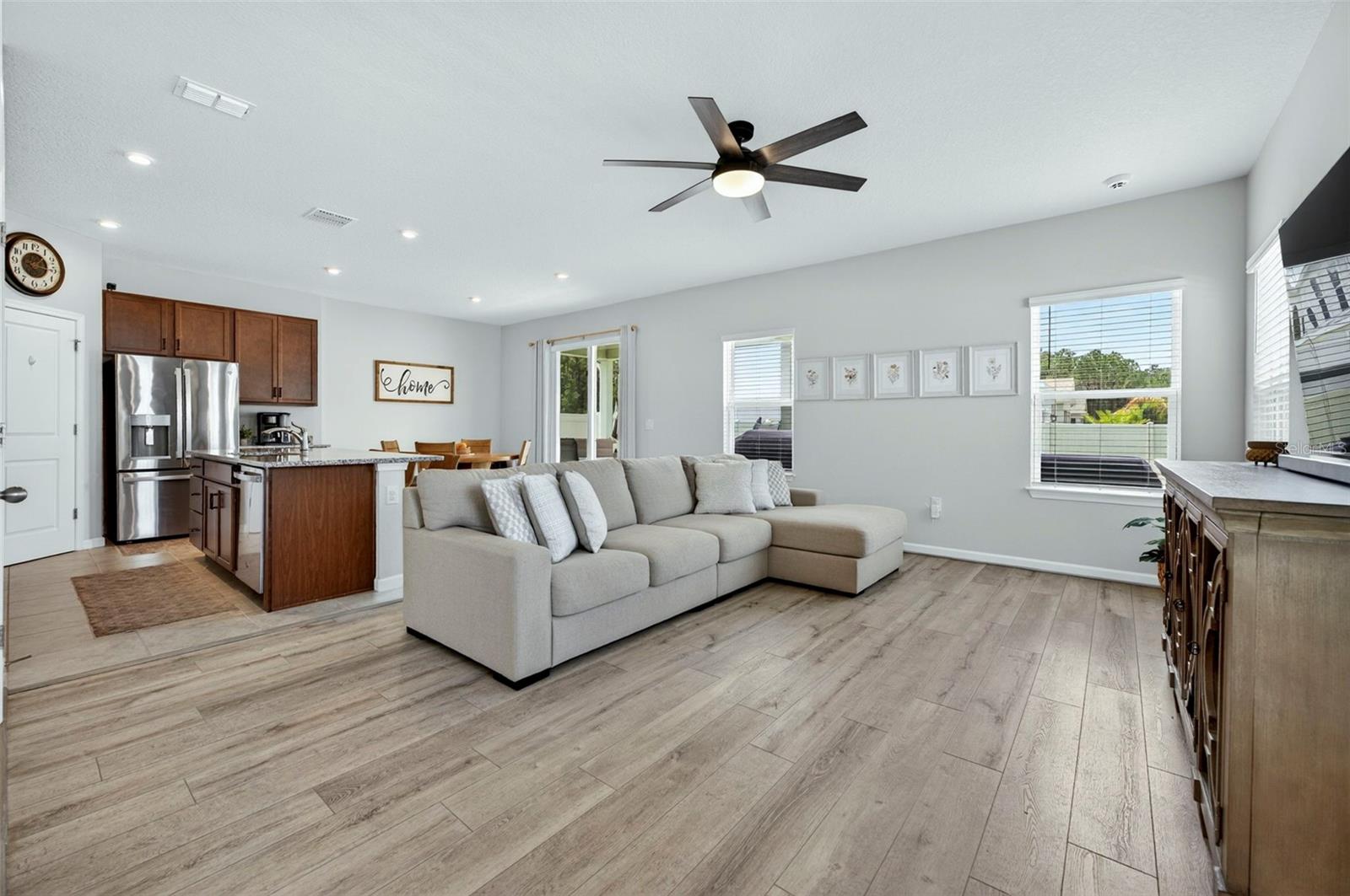 Image 10 of 55 For 381 Crestwind Drive