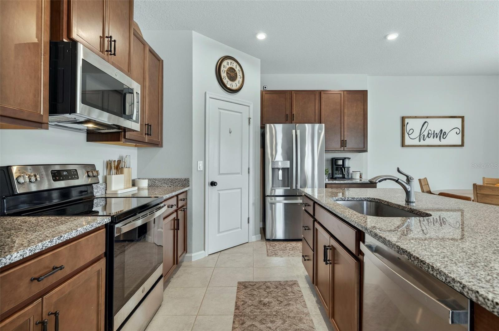 Image 17 of 55 For 381 Crestwind Drive