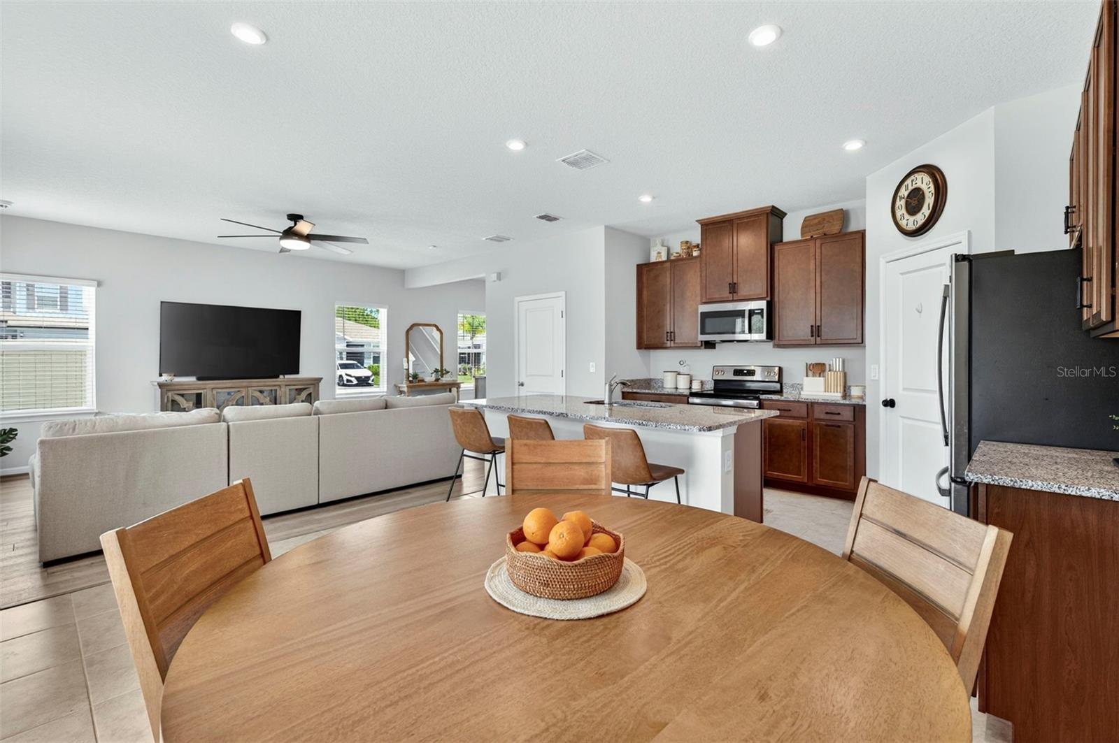 Image 21 of 55 For 381 Crestwind Drive