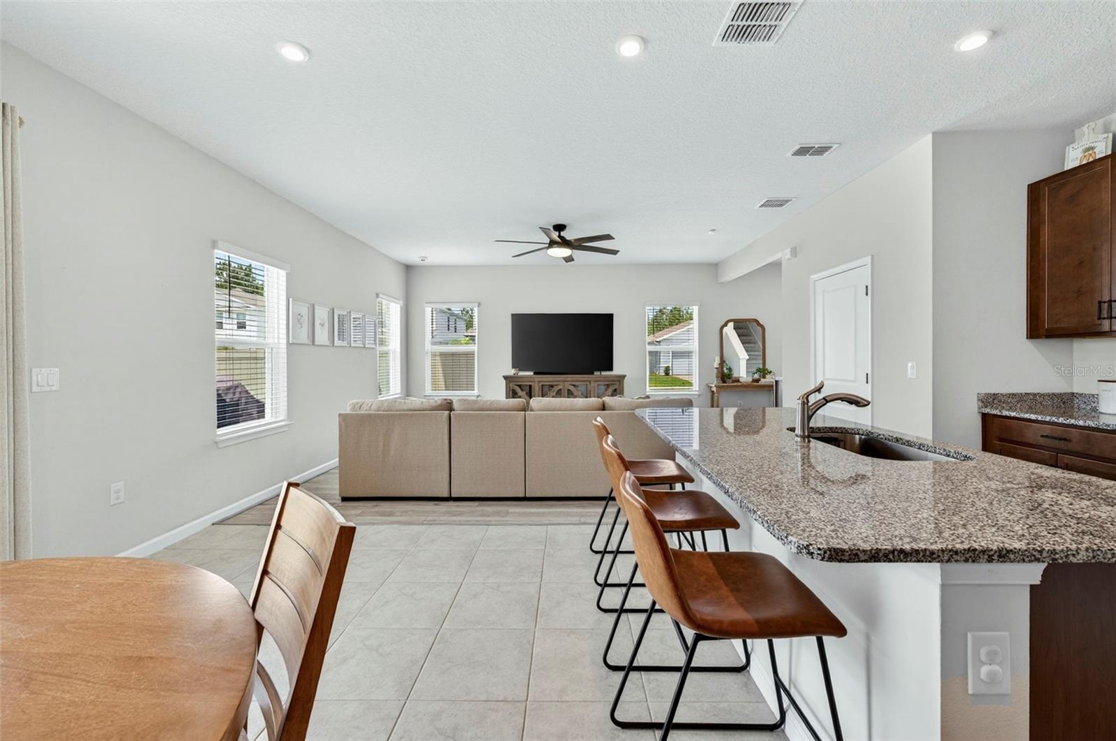 Image 22 of 55 For 381 Crestwind Drive