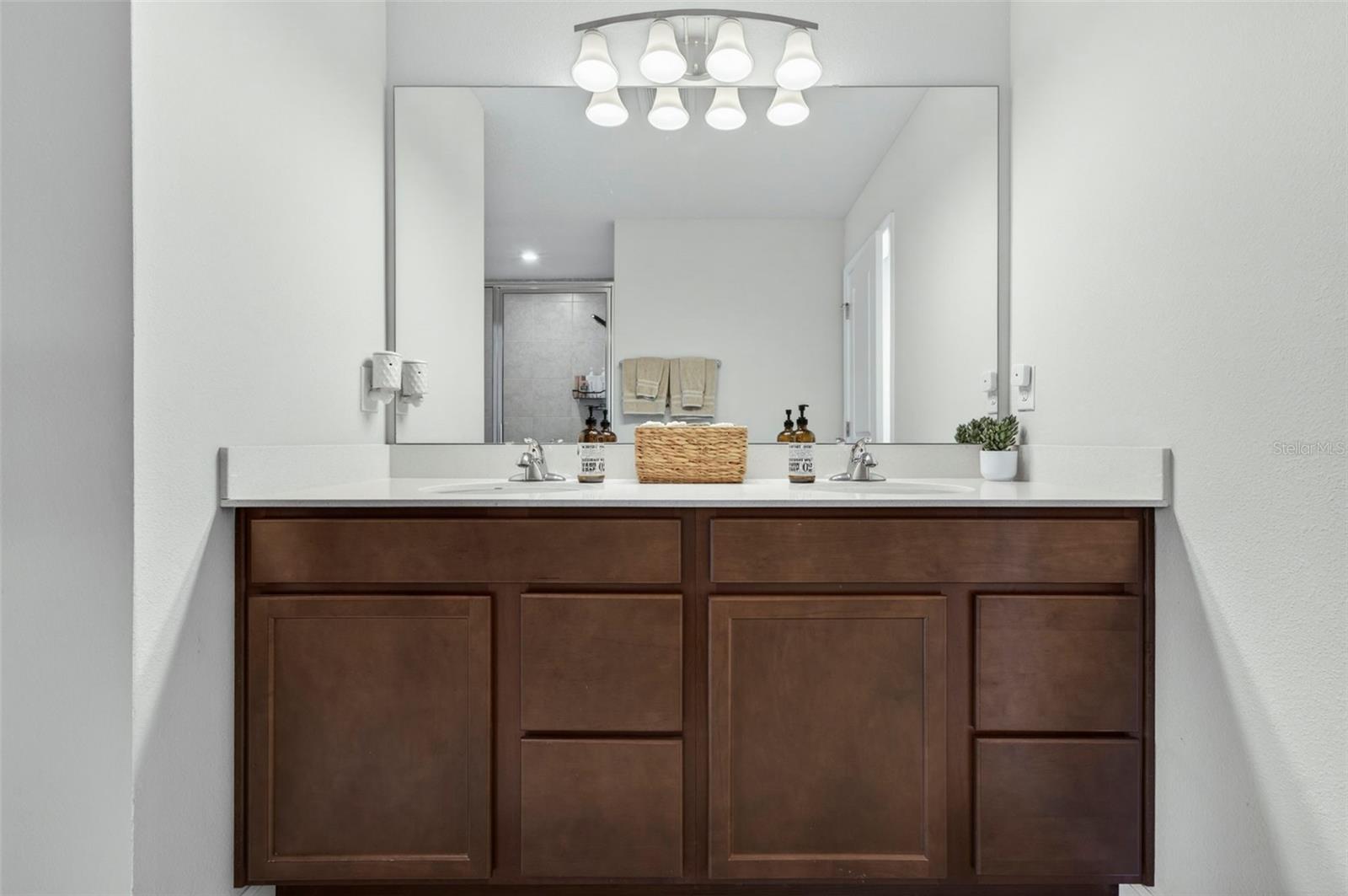 Image 33 of 55 For 381 Crestwind Drive