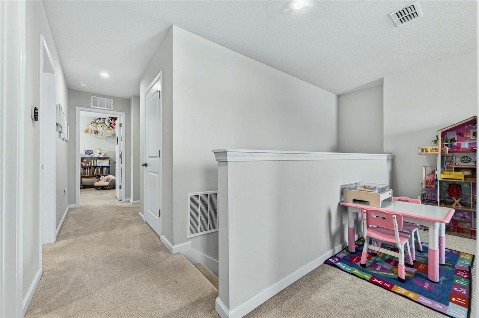 Image 35 of 55 For 381 Crestwind Drive