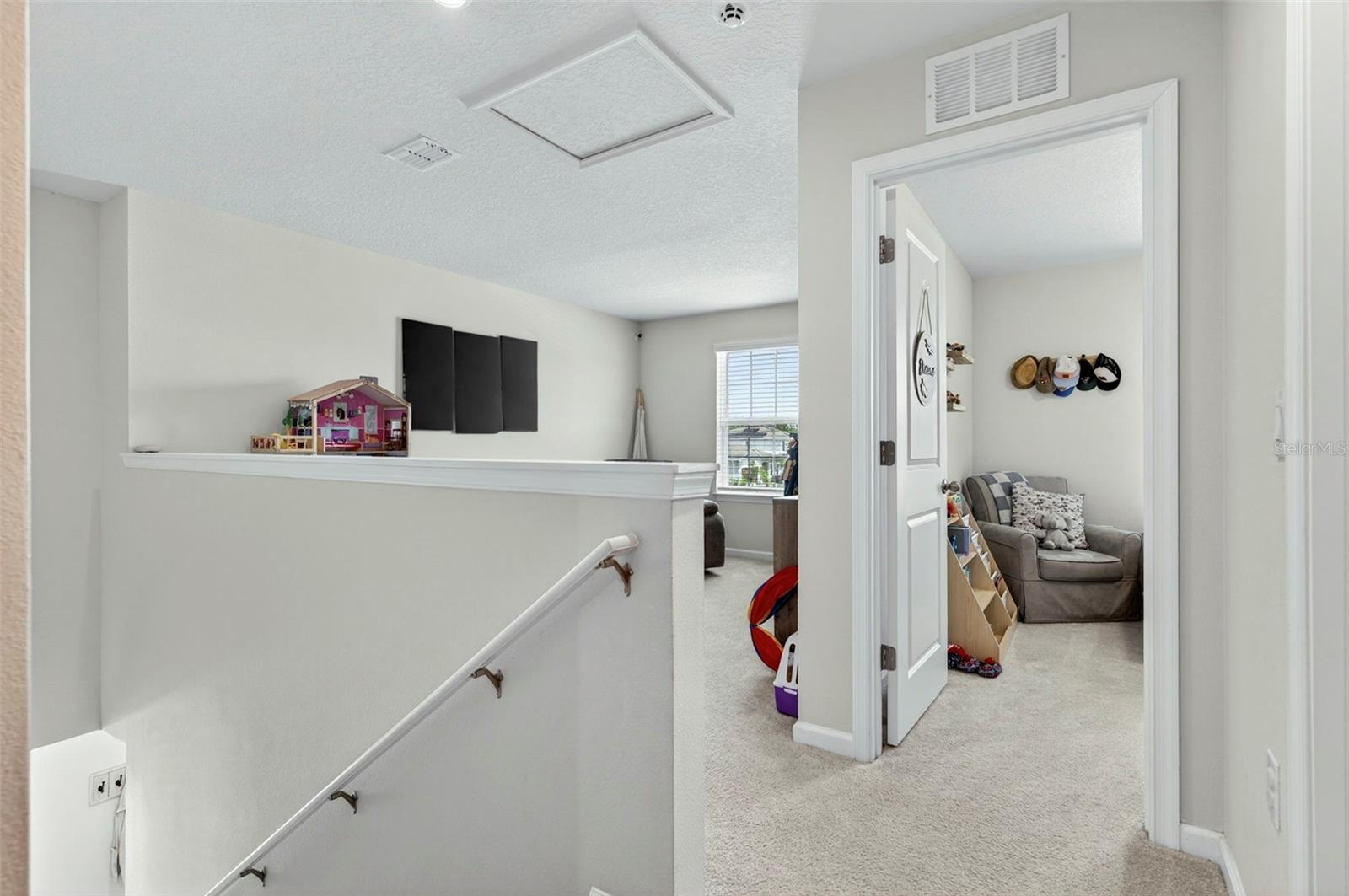 Image 42 of 55 For 381 Crestwind Drive