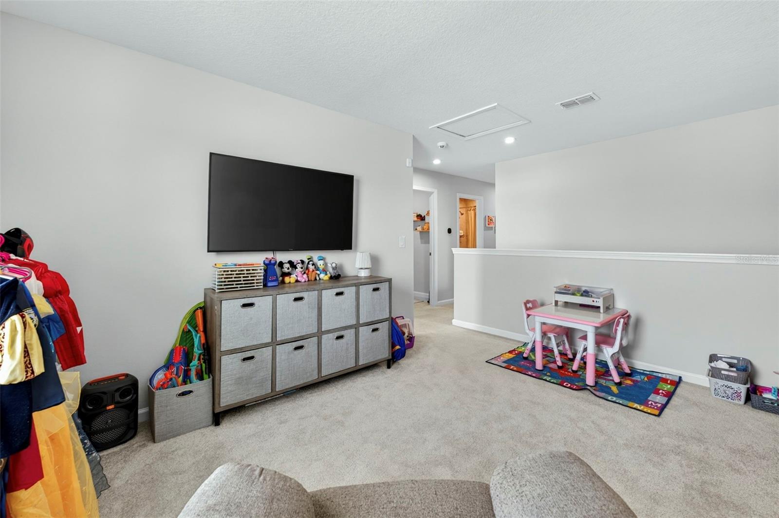 Image 43 of 55 For 381 Crestwind Drive