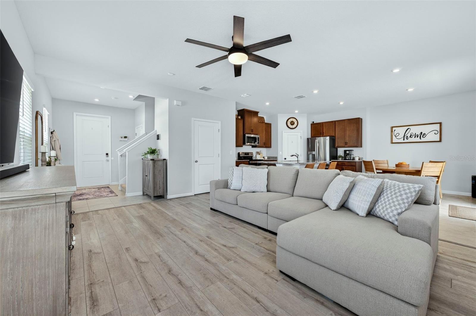 Image 5 of 55 For 381 Crestwind Drive