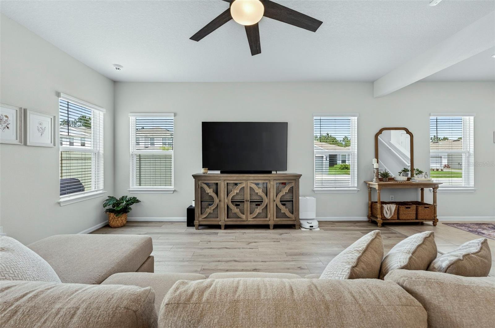 Image 7 of 55 For 381 Crestwind Drive