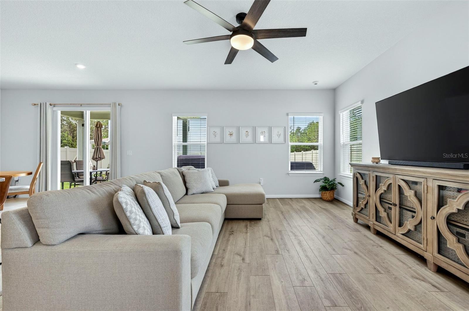 Image 8 of 55 For 381 Crestwind Drive