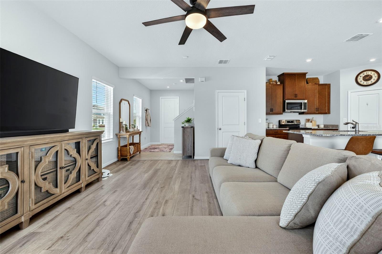 Image 9 of 55 For 381 Crestwind Drive