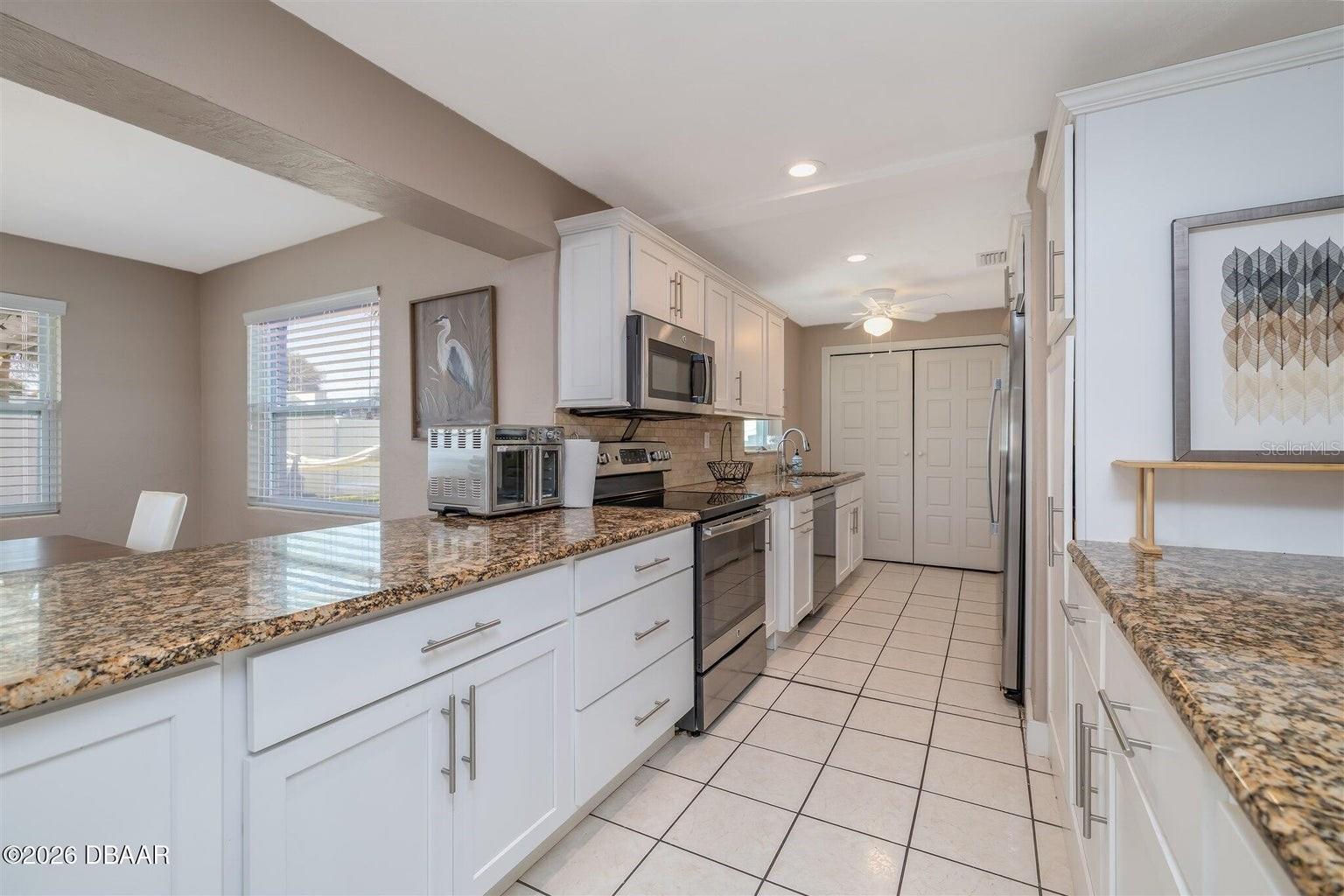 Image 12 of 39 For 40 Aqua Vista Drive