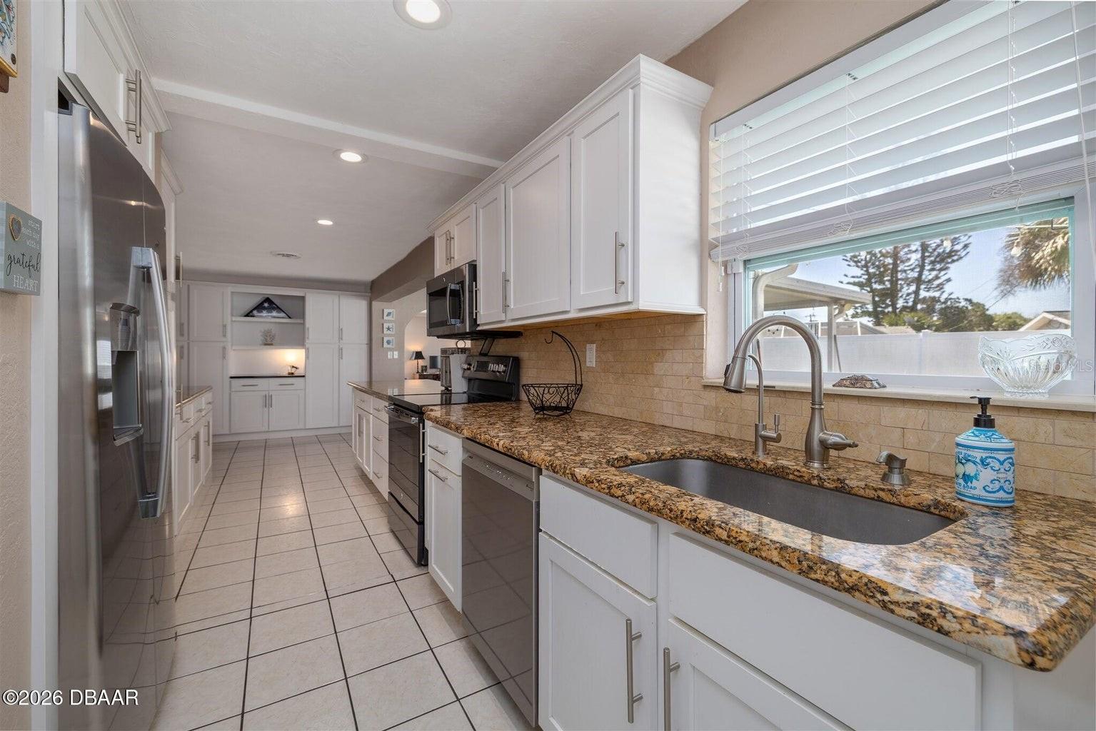 Image 13 of 39 For 40 Aqua Vista Drive