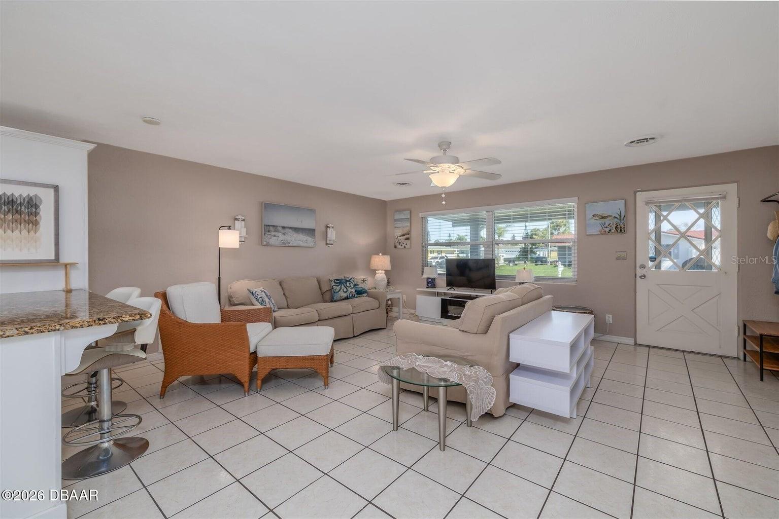 Image 6 of 39 For 40 Aqua Vista Drive