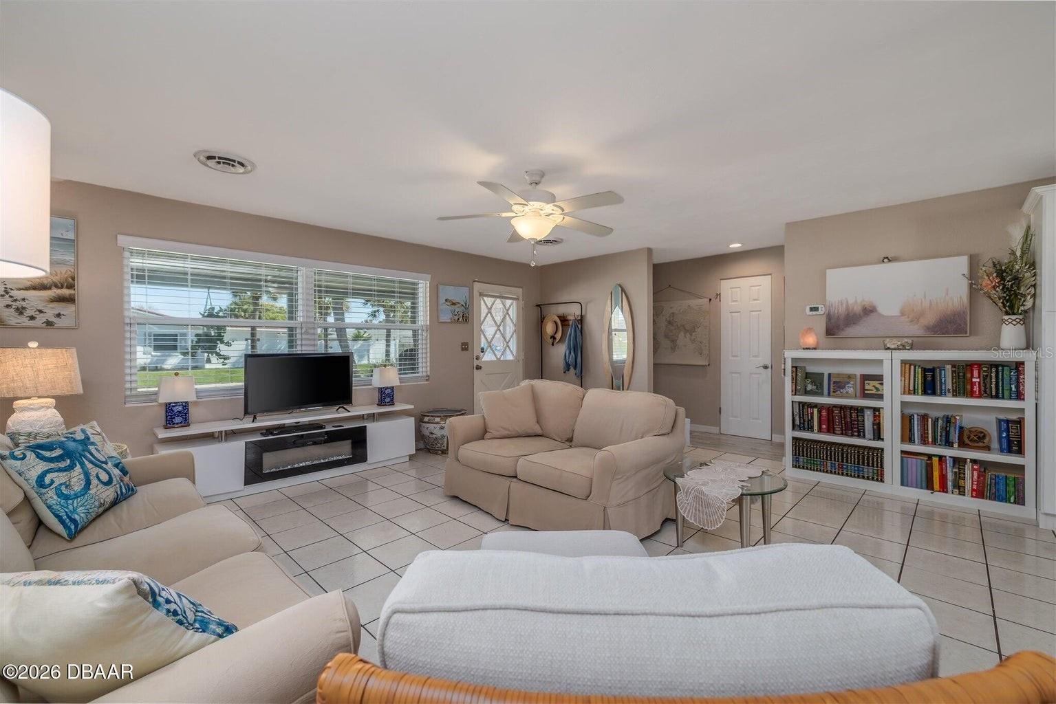 Image 7 of 39 For 40 Aqua Vista Drive