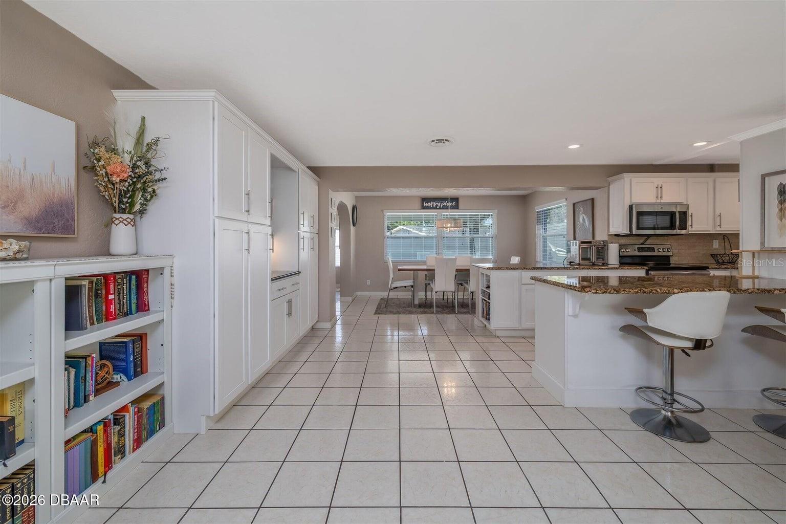 Image 9 of 39 For 40 Aqua Vista Drive