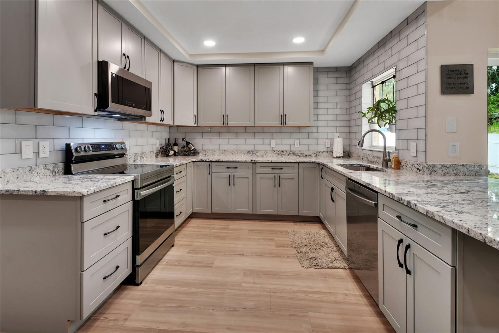 Listing photo id 8 for 116 Fairview Avenue