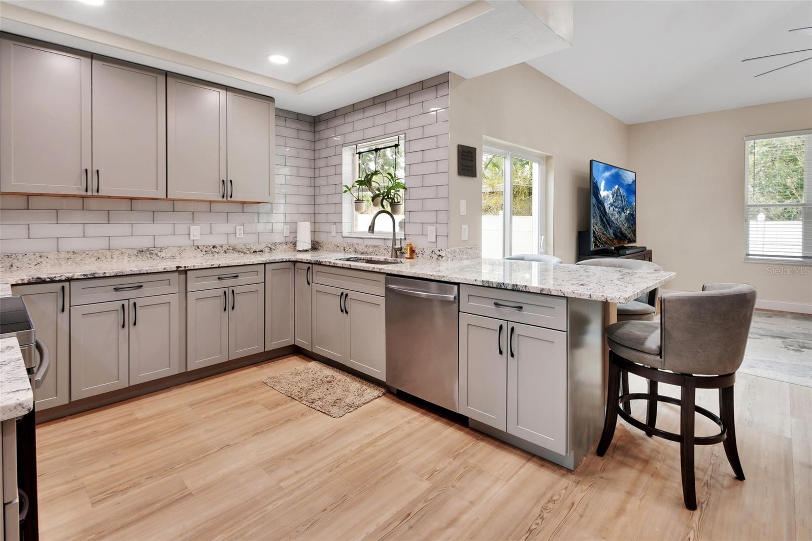 Listing photo id 10 for 116 Fairview Avenue