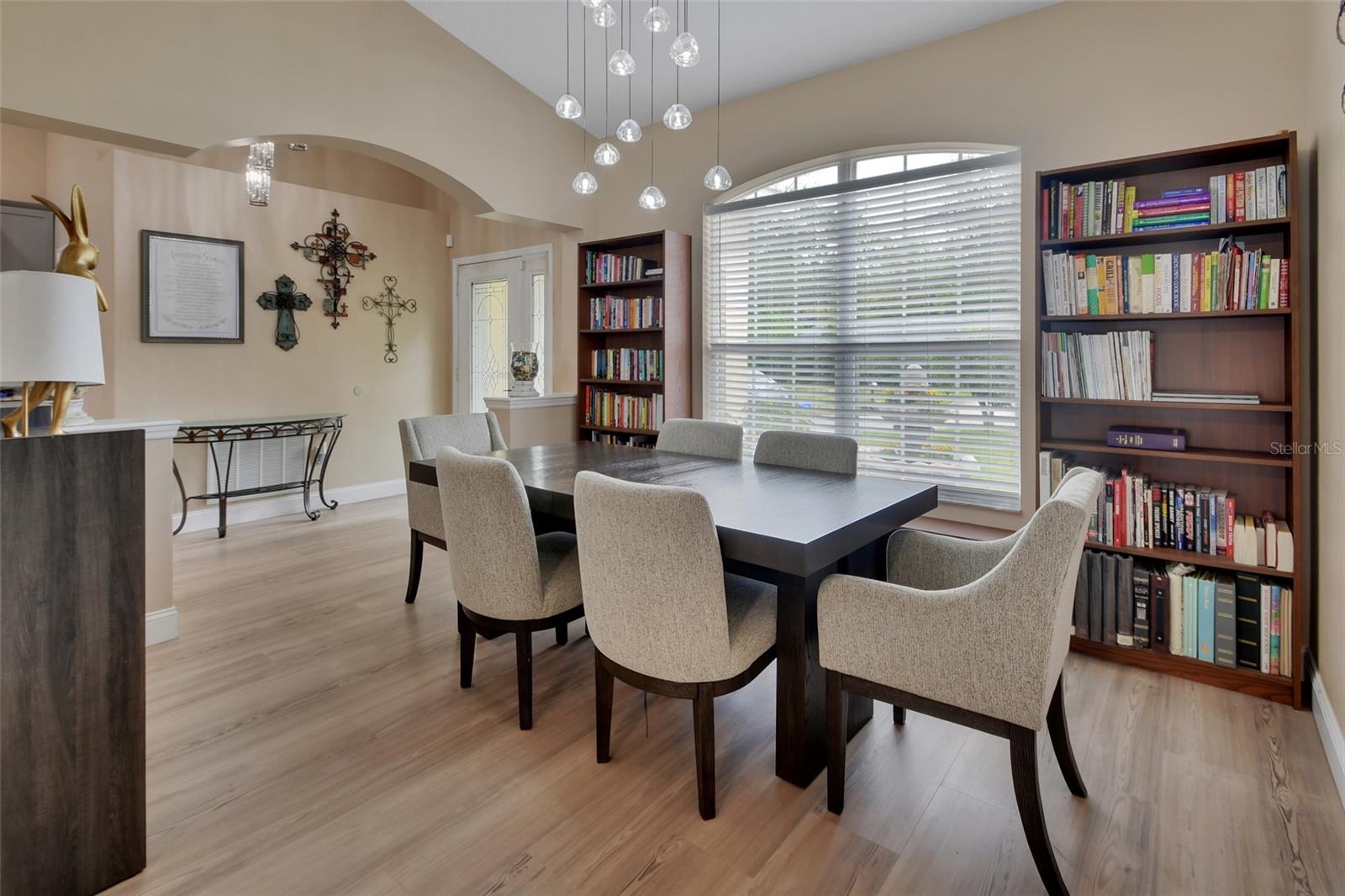 Listing photo id 2 for 116 Fairview Avenue