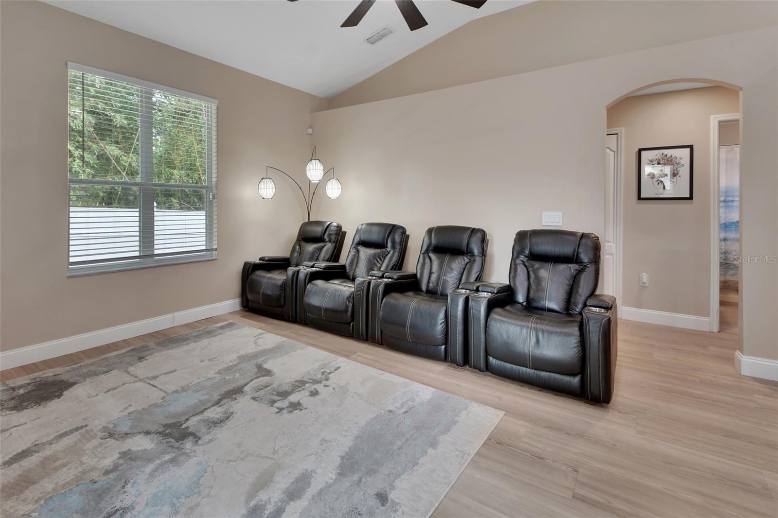 Listing photo id 5 for 116 Fairview Avenue