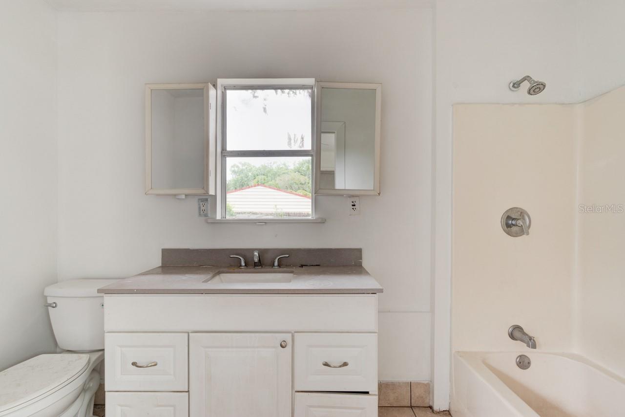 Image 12 of 32 For 633 Byron Avenue