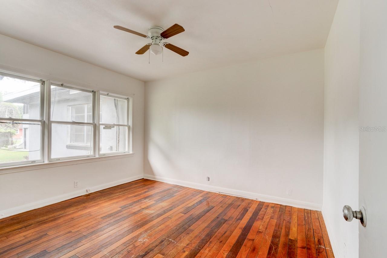 Image 15 of 32 For 633 Byron Avenue