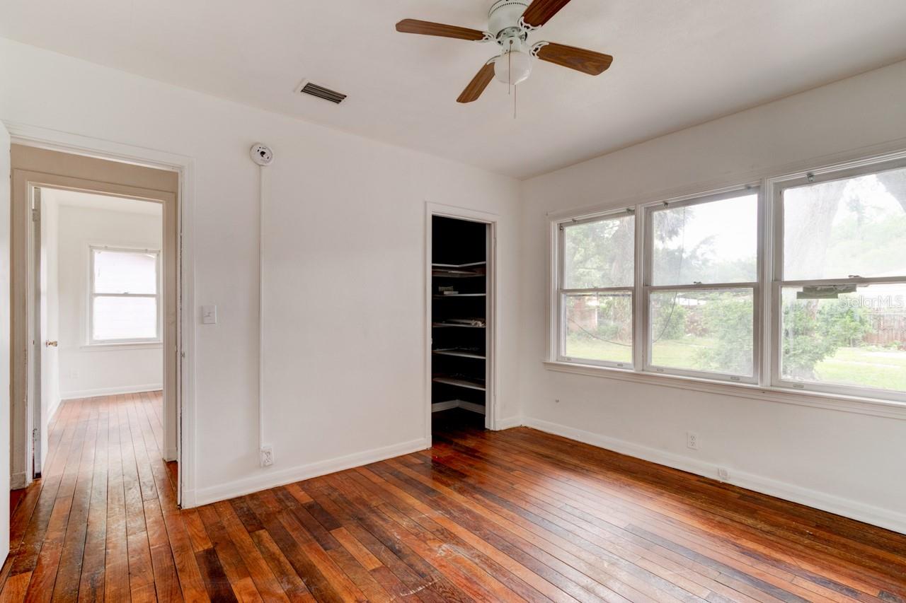 Image 16 of 32 For 633 Byron Avenue