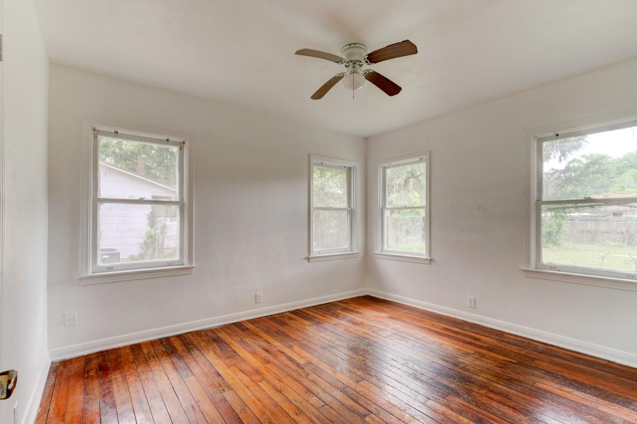 Image 17 of 32 For 633 Byron Avenue