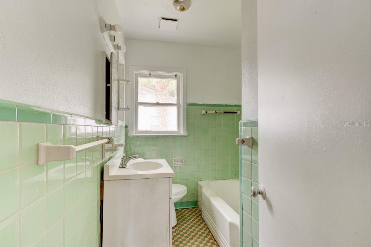 Image 19 of 32 For 633 Byron Avenue