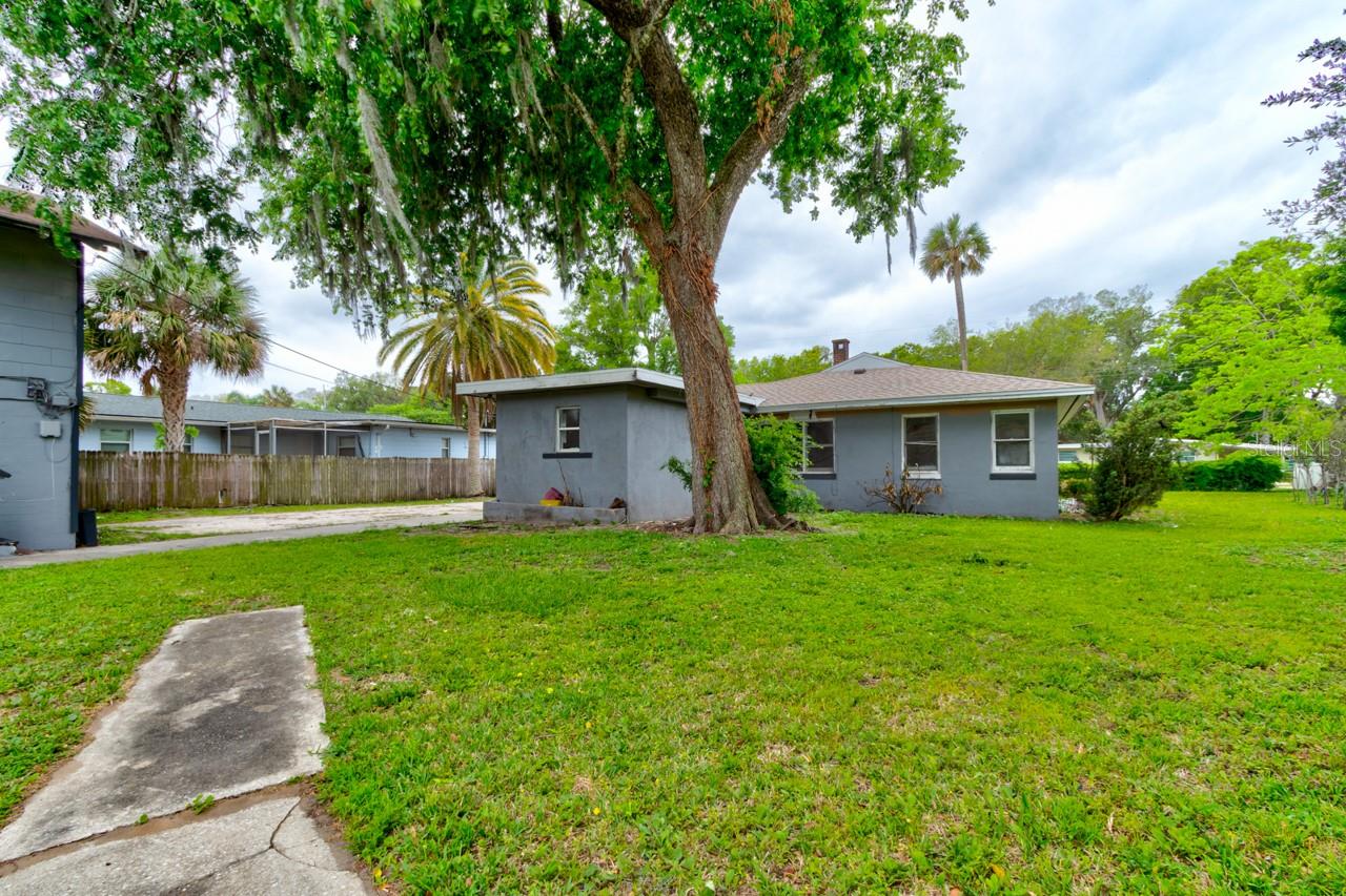 Image 20 of 32 For 633 Byron Avenue