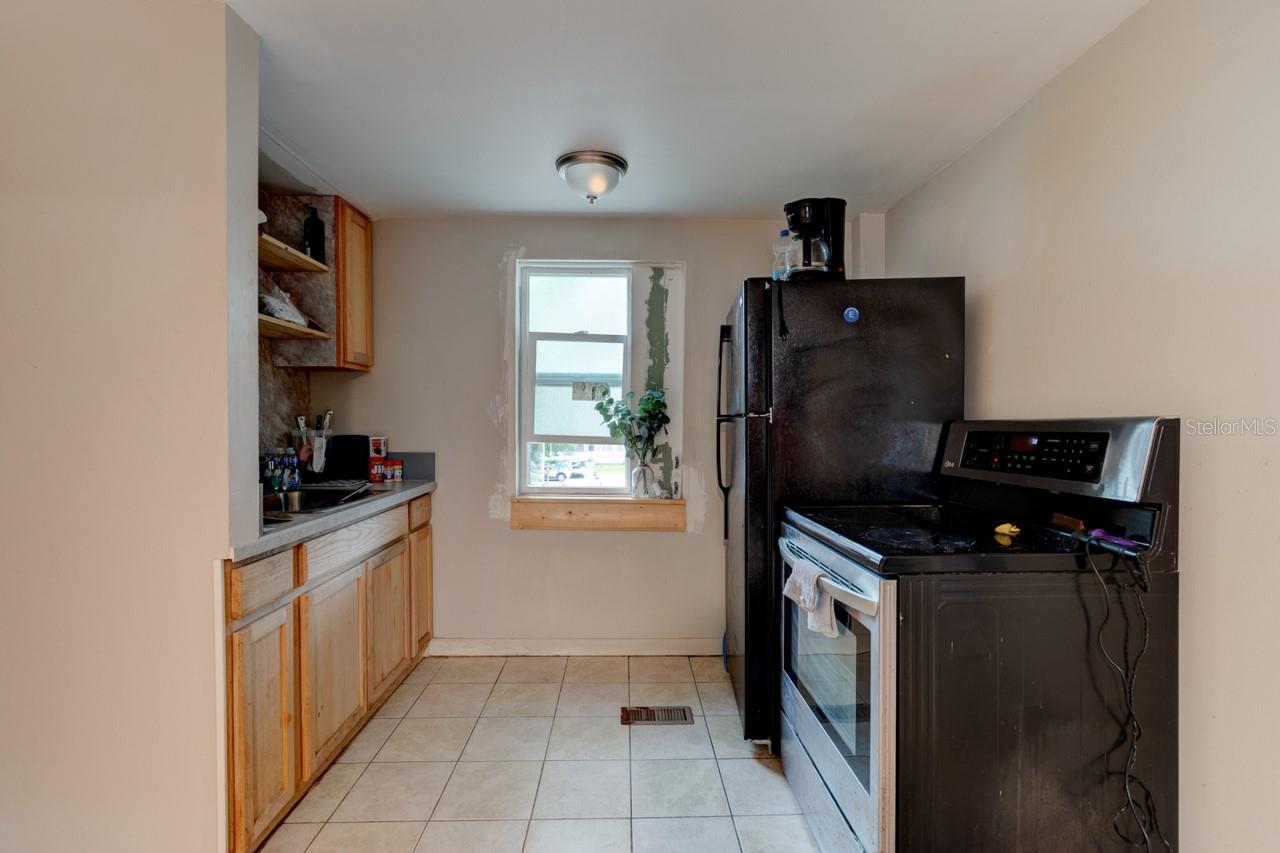 Image 23 of 32 For 633 Byron Avenue