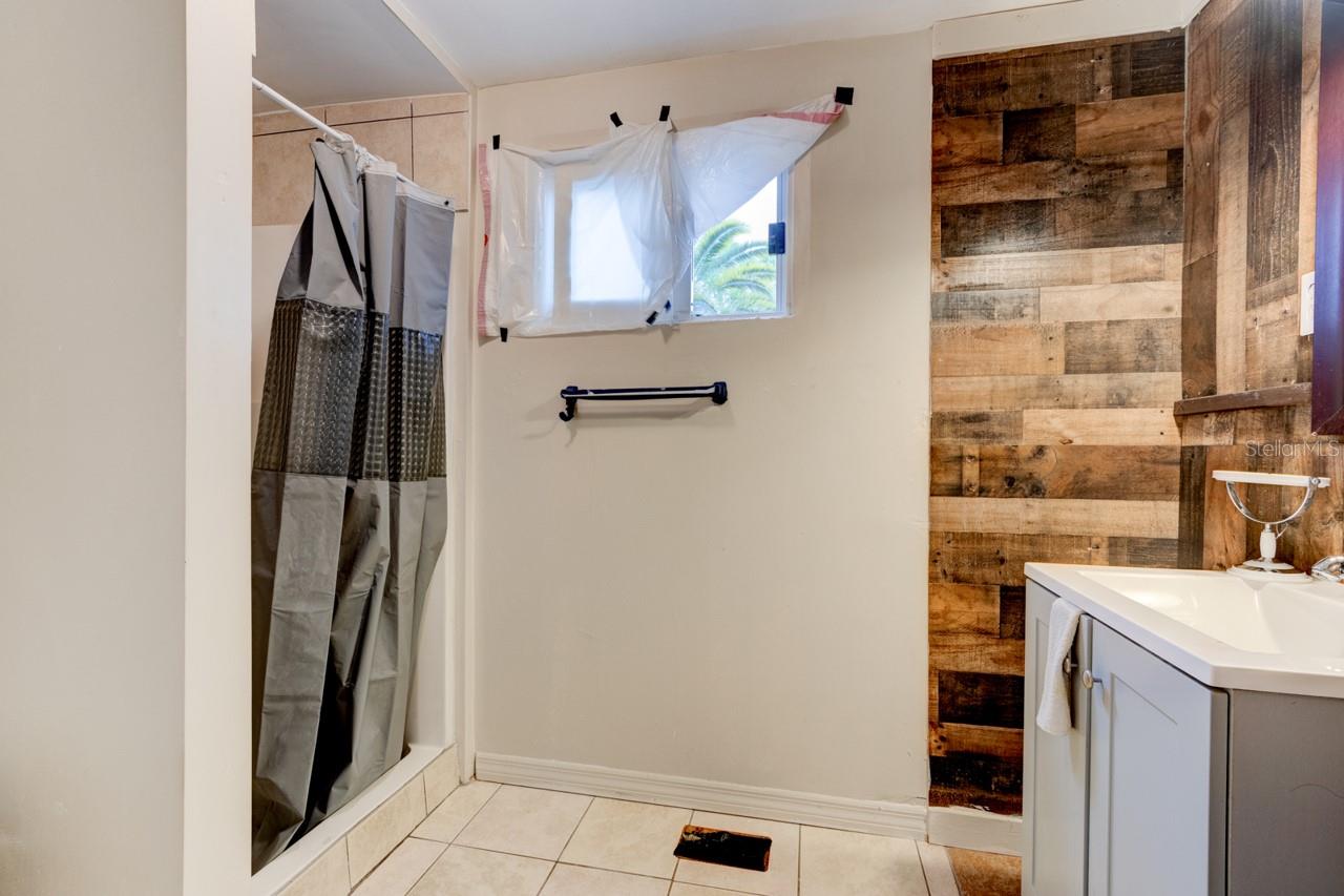 Image 26 of 32 For 633 Byron Avenue