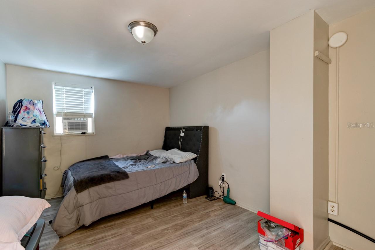 Image 27 of 32 For 633 Byron Avenue