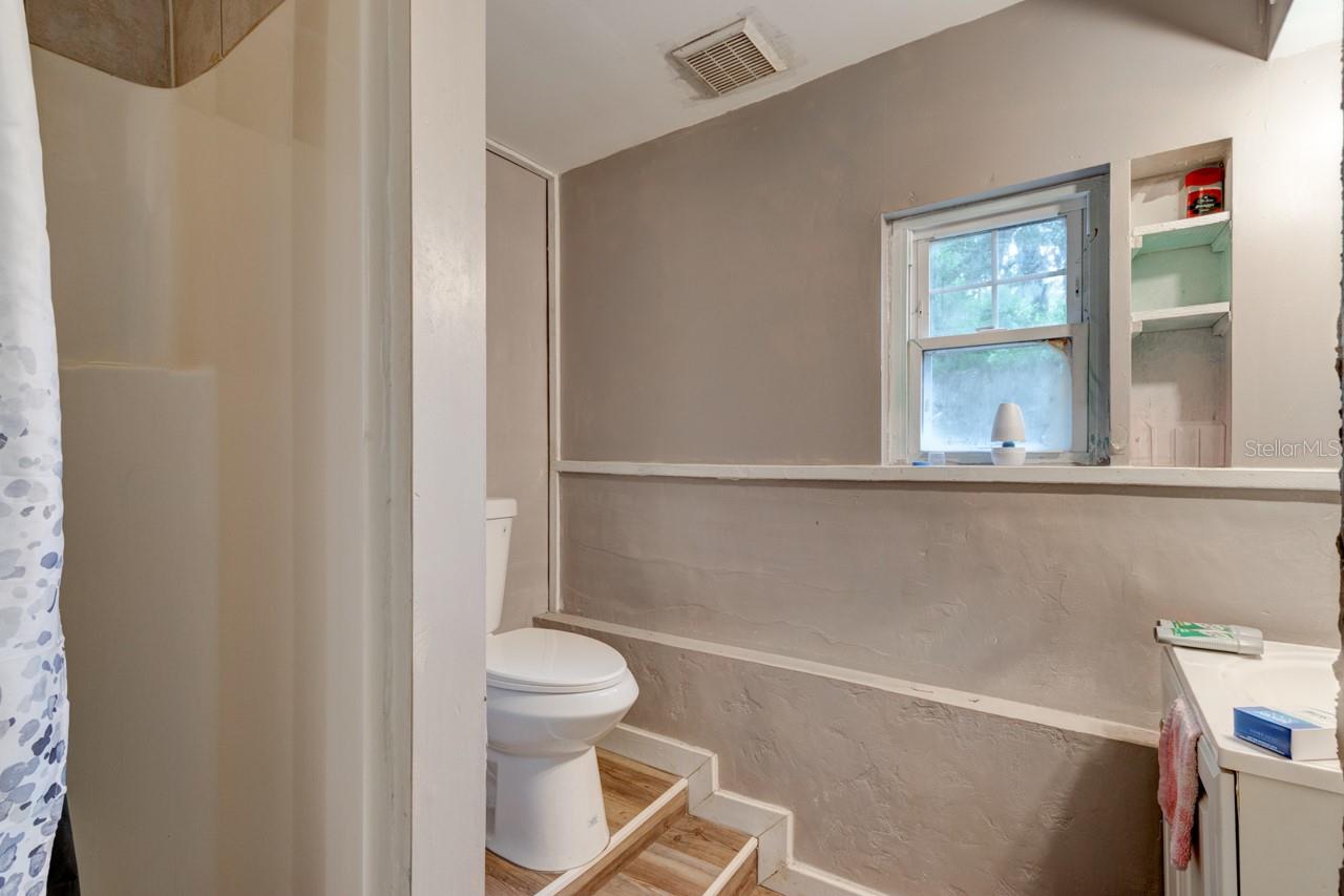 Image 29 of 32 For 633 Byron Avenue