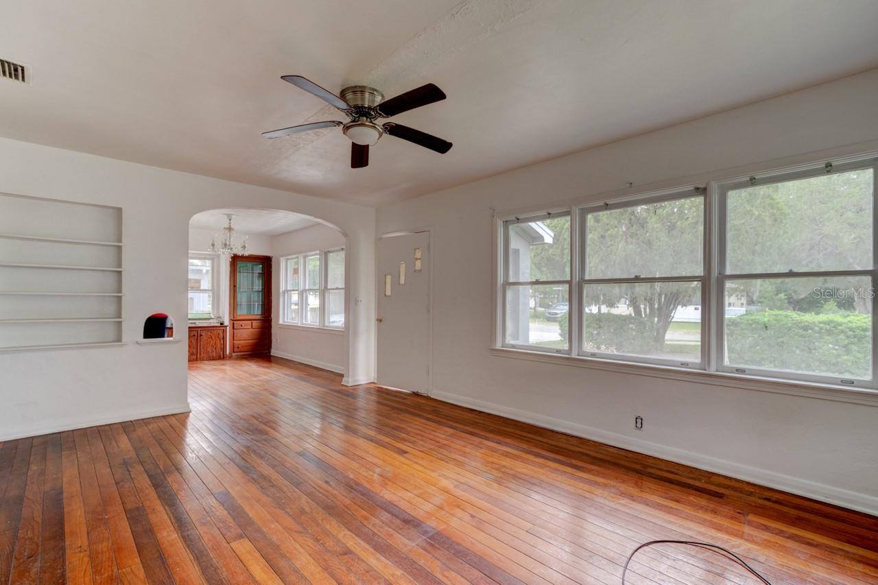 Image 5 of 32 For 633 Byron Avenue