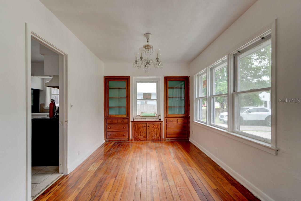 Image 6 of 32 For 633 Byron Avenue