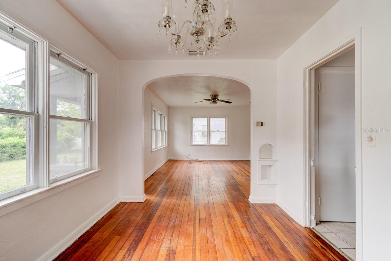 Image 7 of 32 For 633 Byron Avenue