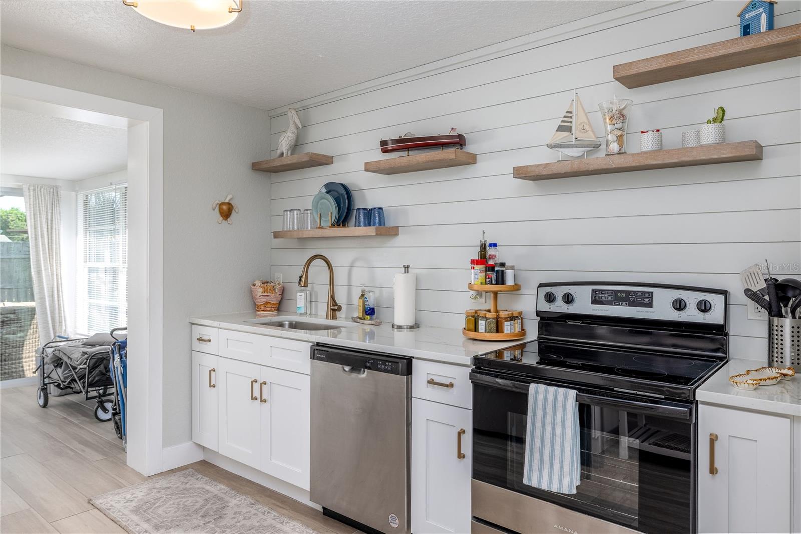 Image 8 of 39 For 54 River Shore Drive