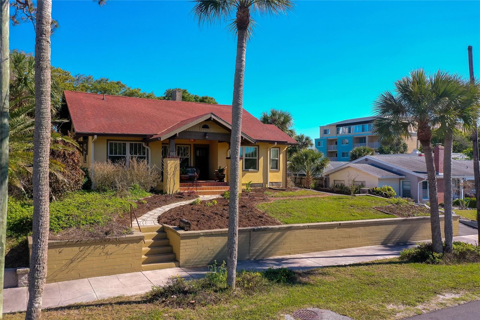 Image 2 of 40 For 220 Riverview Boulevard