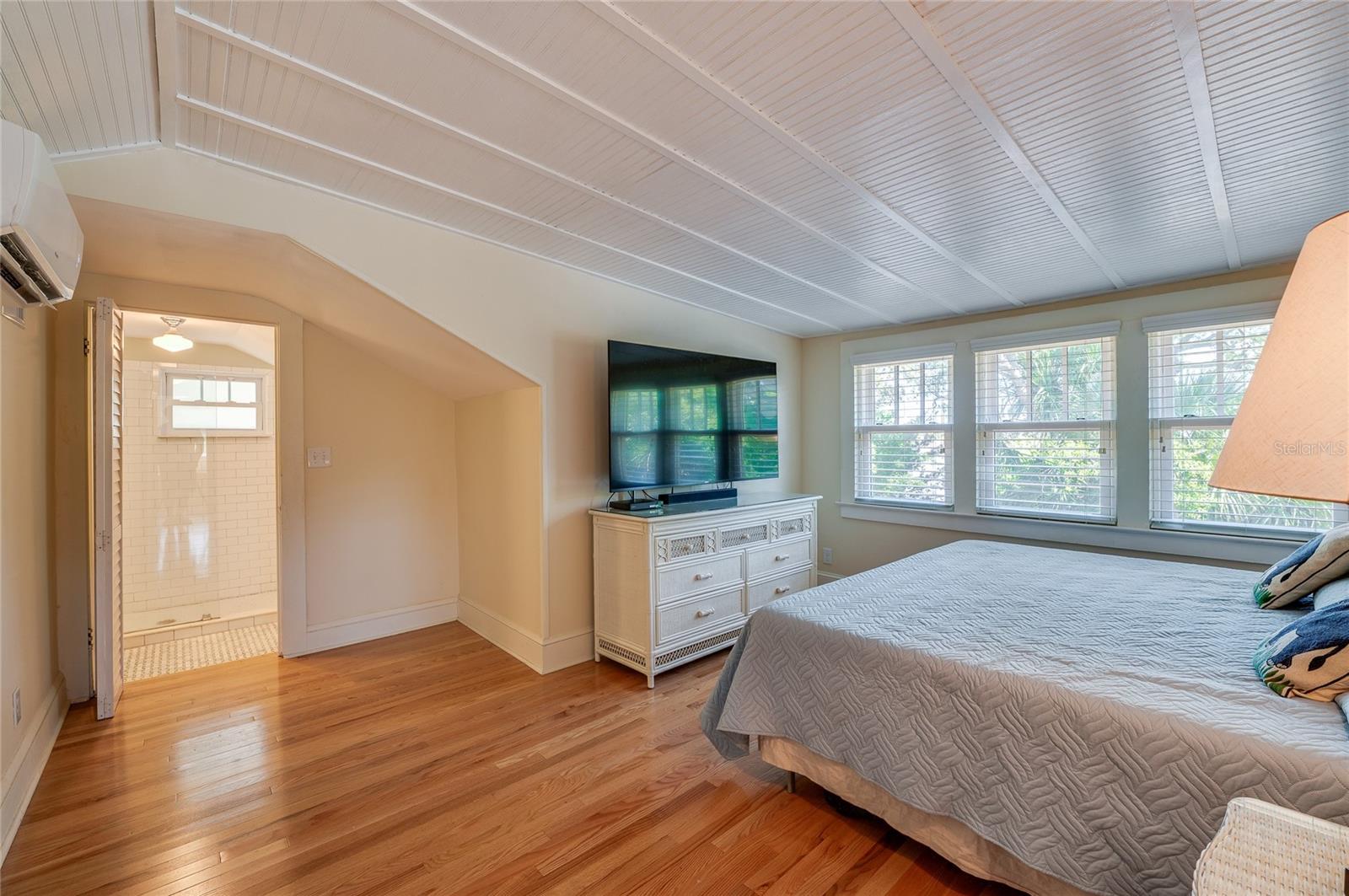 Image 20 of 40 For 220 Riverview Boulevard