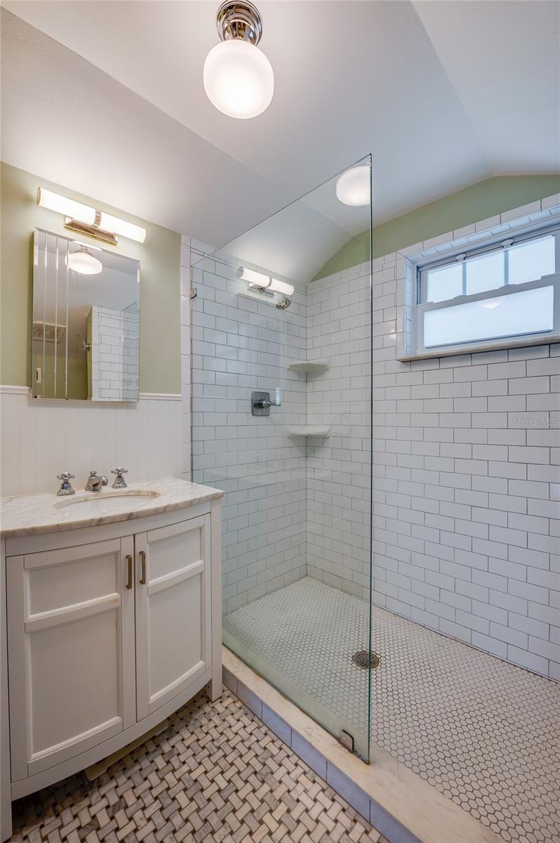 Image 22 of 40 For 220 Riverview Boulevard