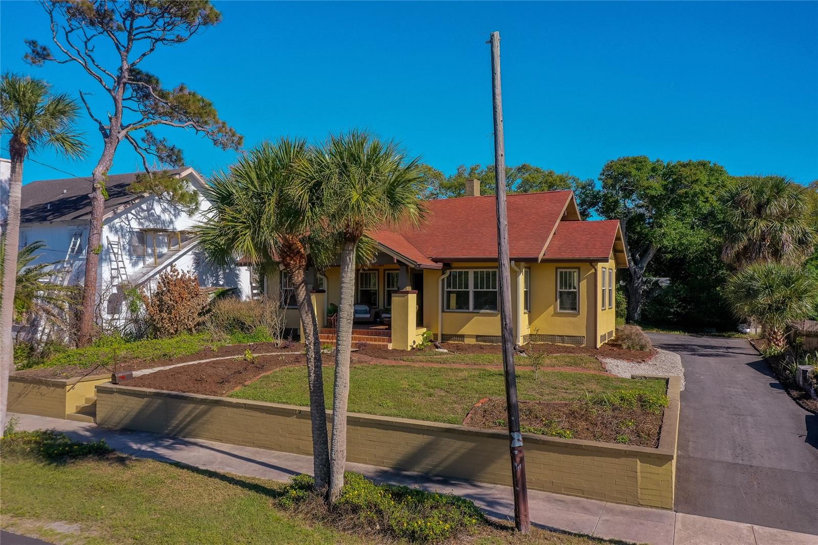 Image 3 of 40 For 220 Riverview Boulevard