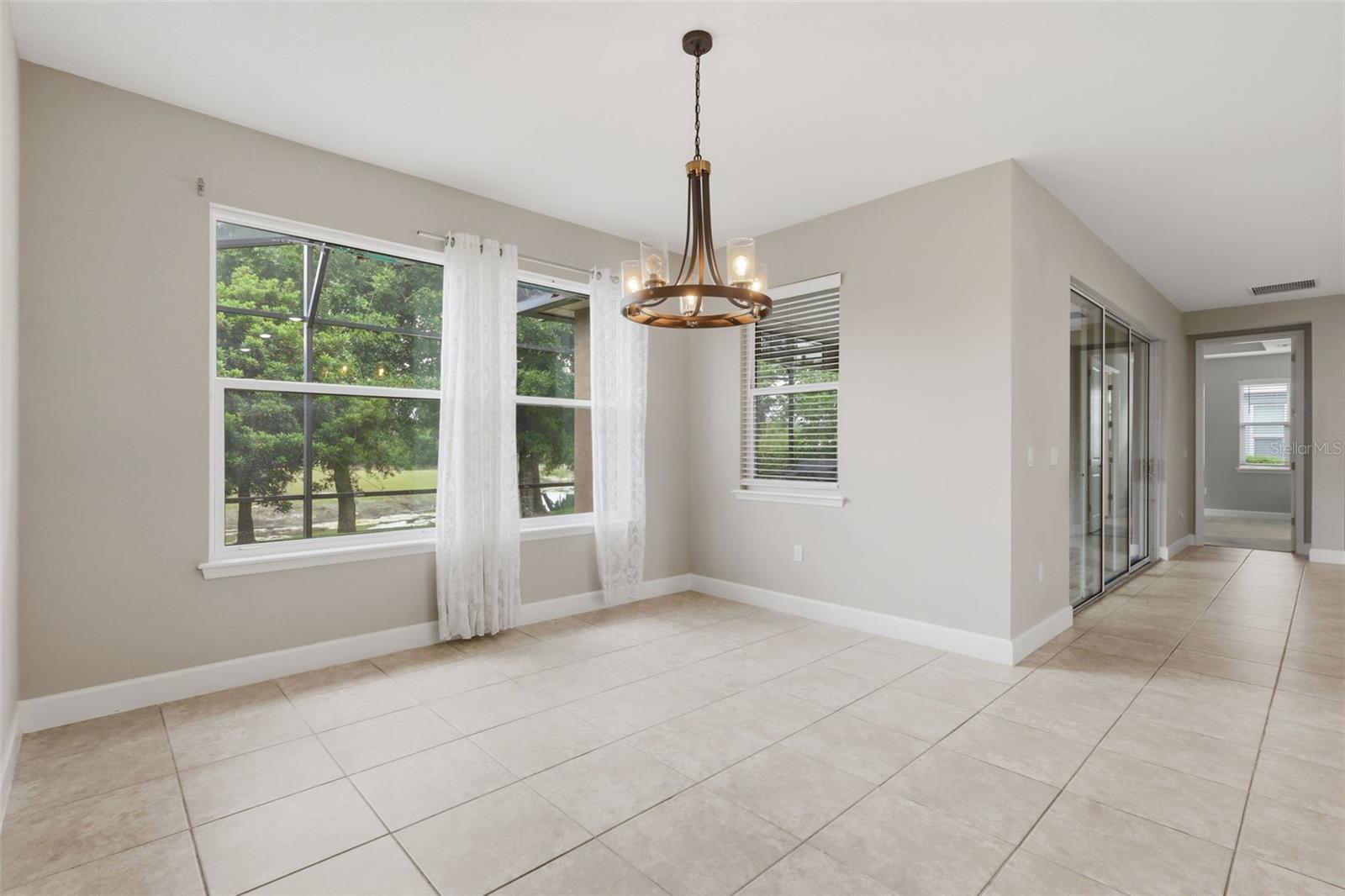 Image 16 of 41 For 1022 Victoria Hills Drive S