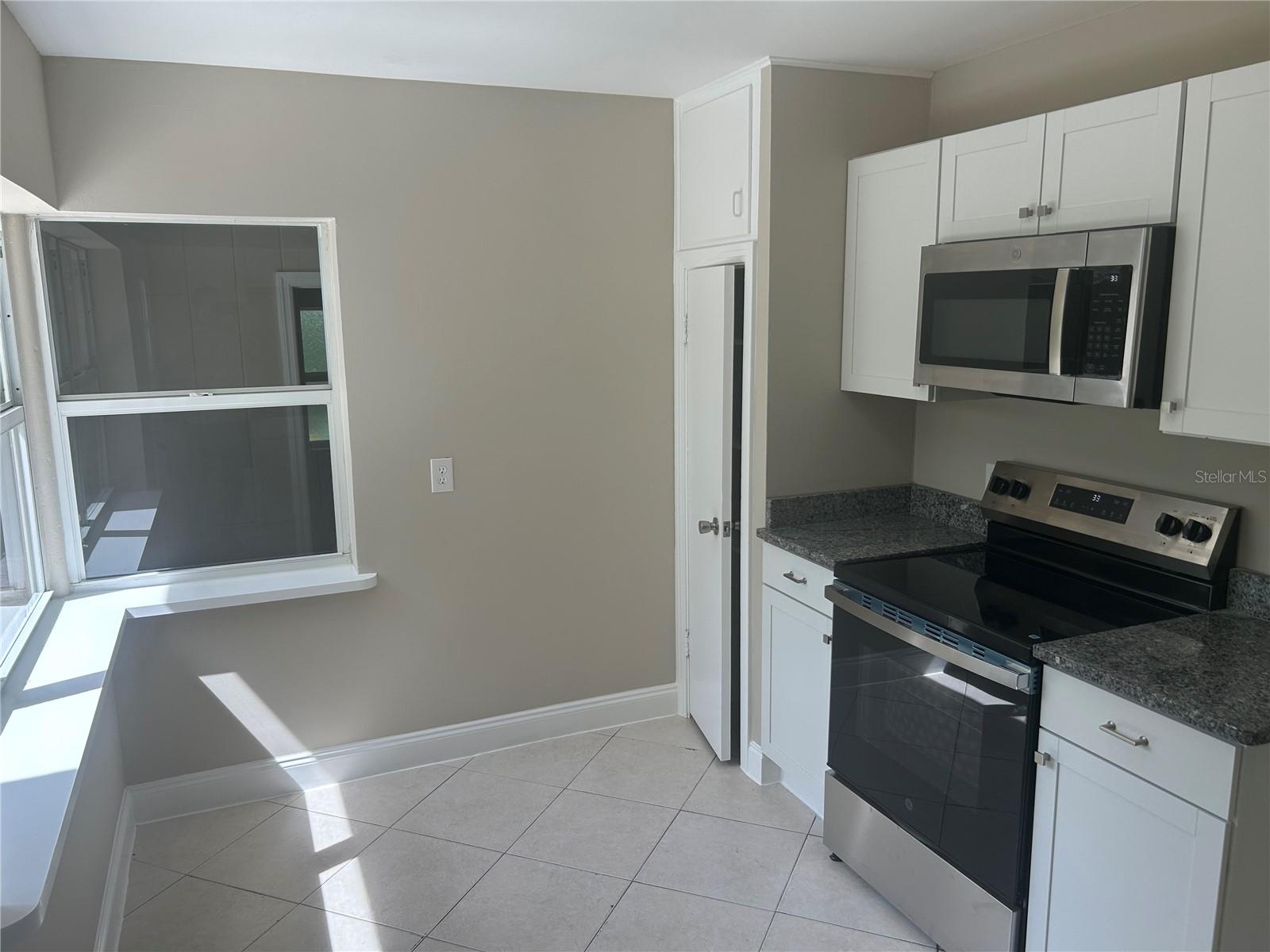 Image 14 of 27 For 238 Marydell Avenue