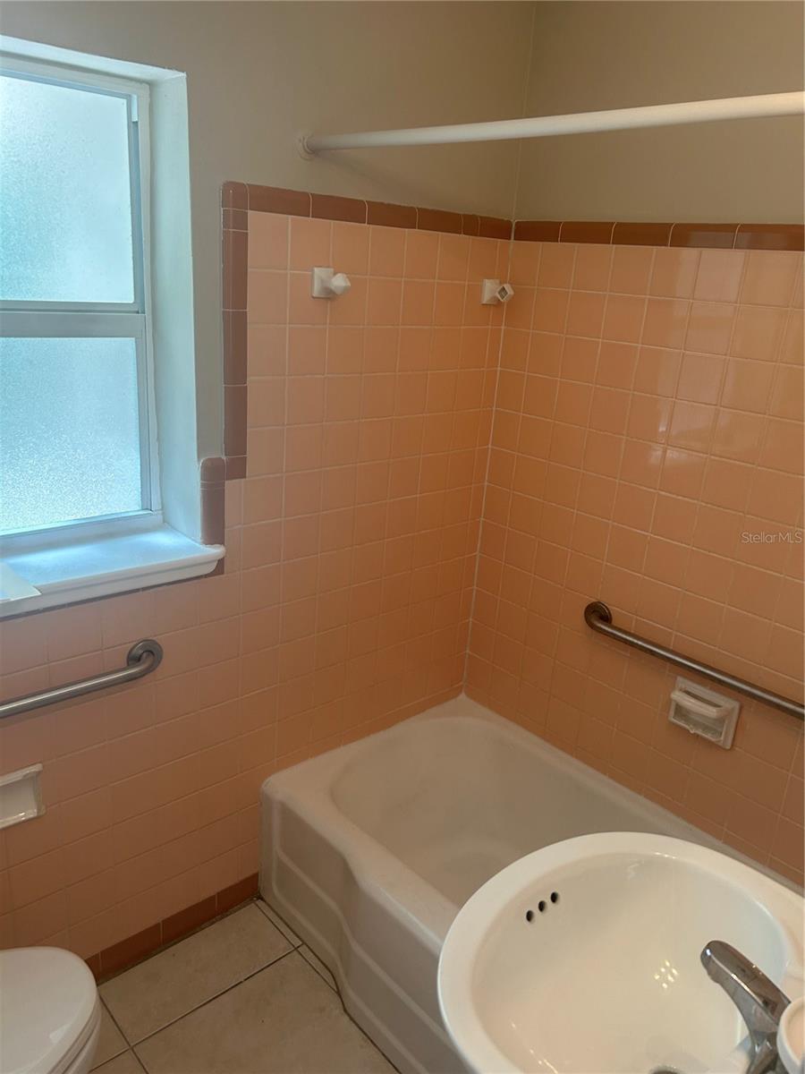 Image 21 of 27 For 238 Marydell Avenue